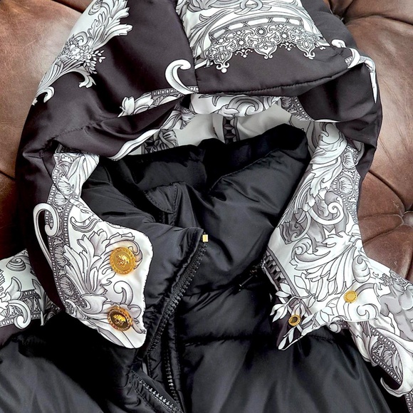 New Authentic Versace Medusa Down Puffer Jacket US 8, UK 12, 40 France 1012541 - Picture 14 of 15